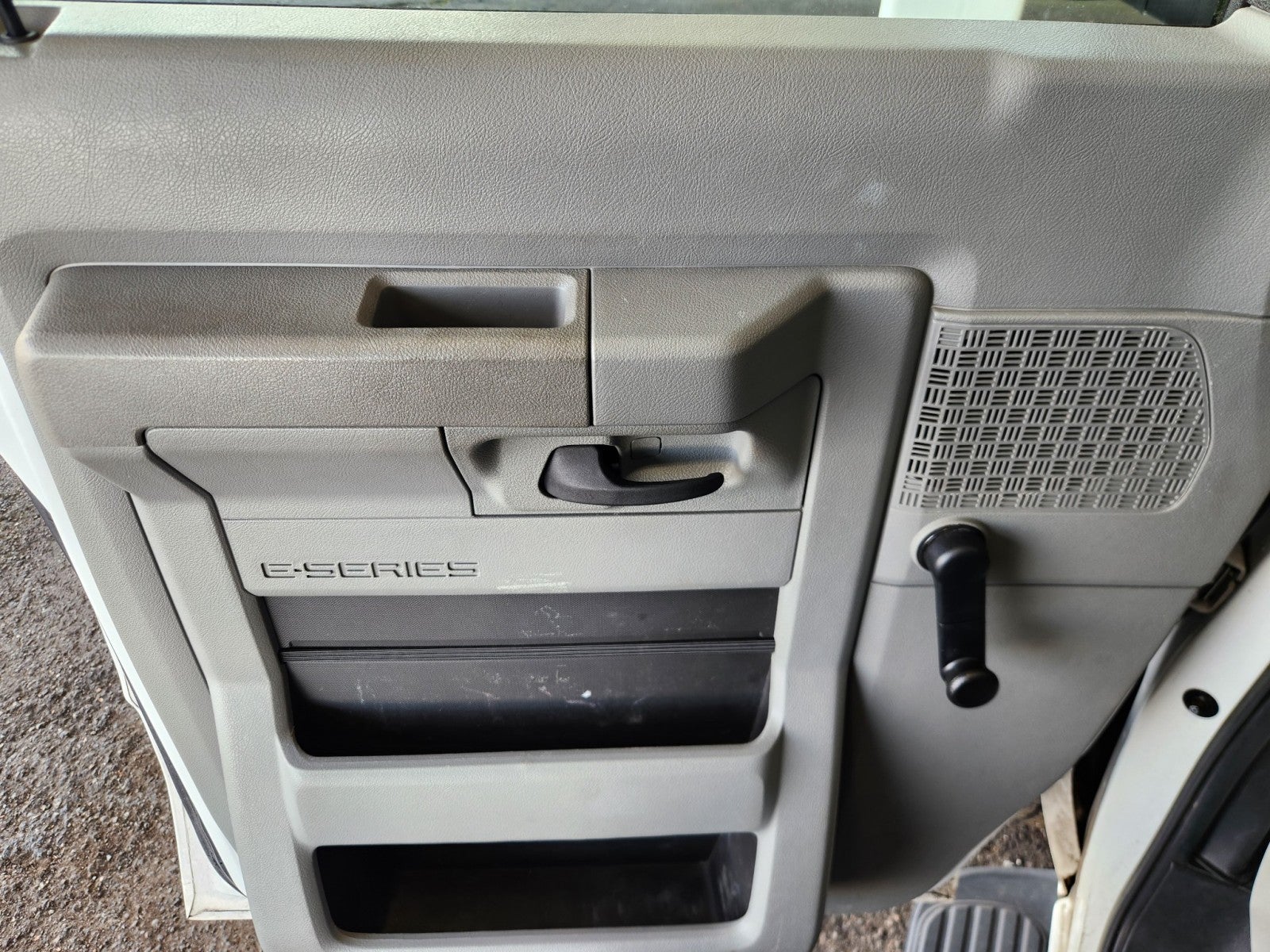 2014 Ford Econoline E-350 XL Passenger