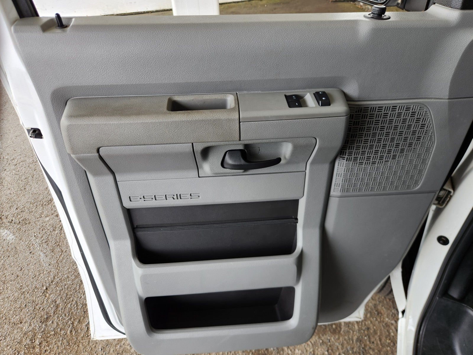 2011 Ford Econoline E-350 XLT