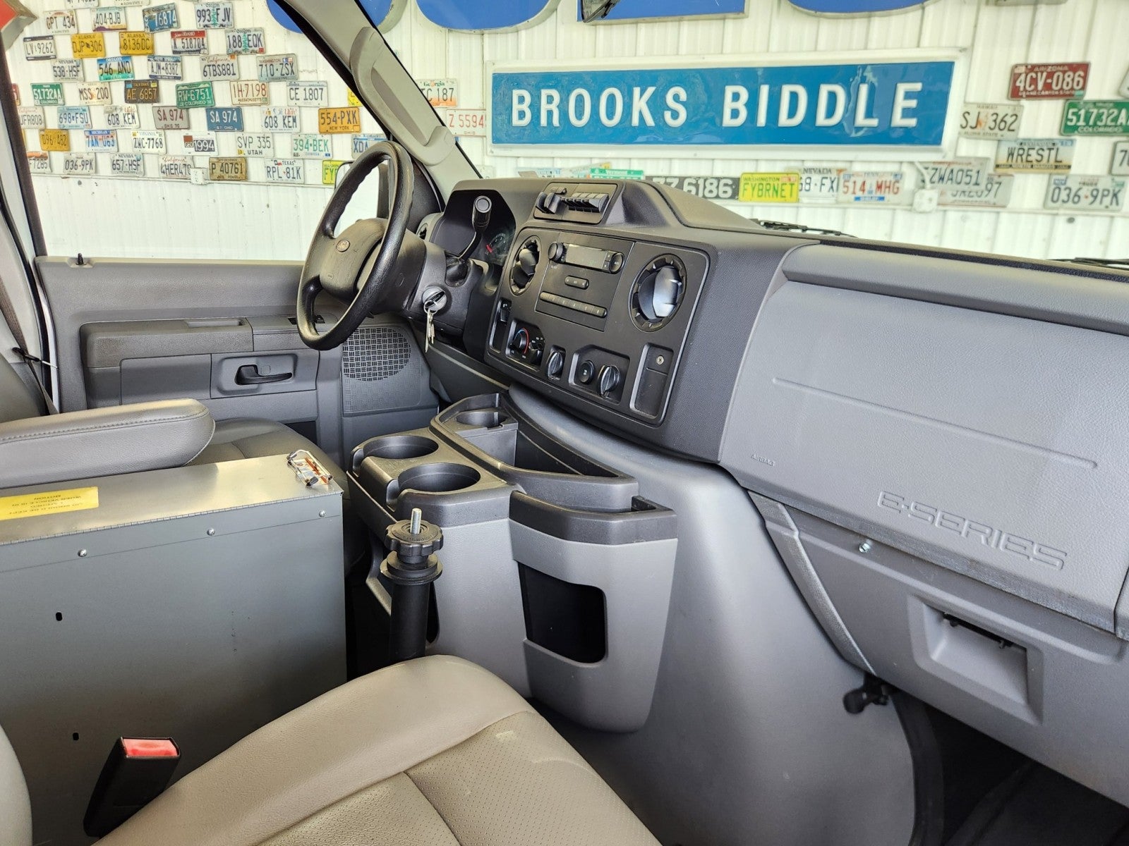 2014 Ford E-350 Super Duty Commercial Cargo Van