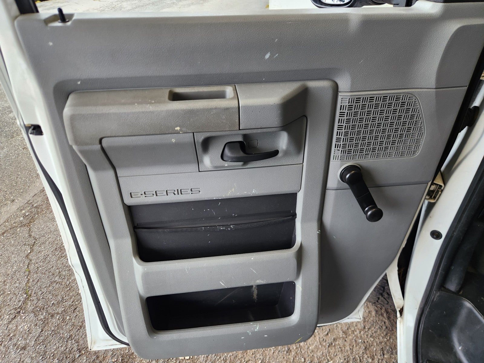 2011 Ford E-350 Econoline Cargo Van