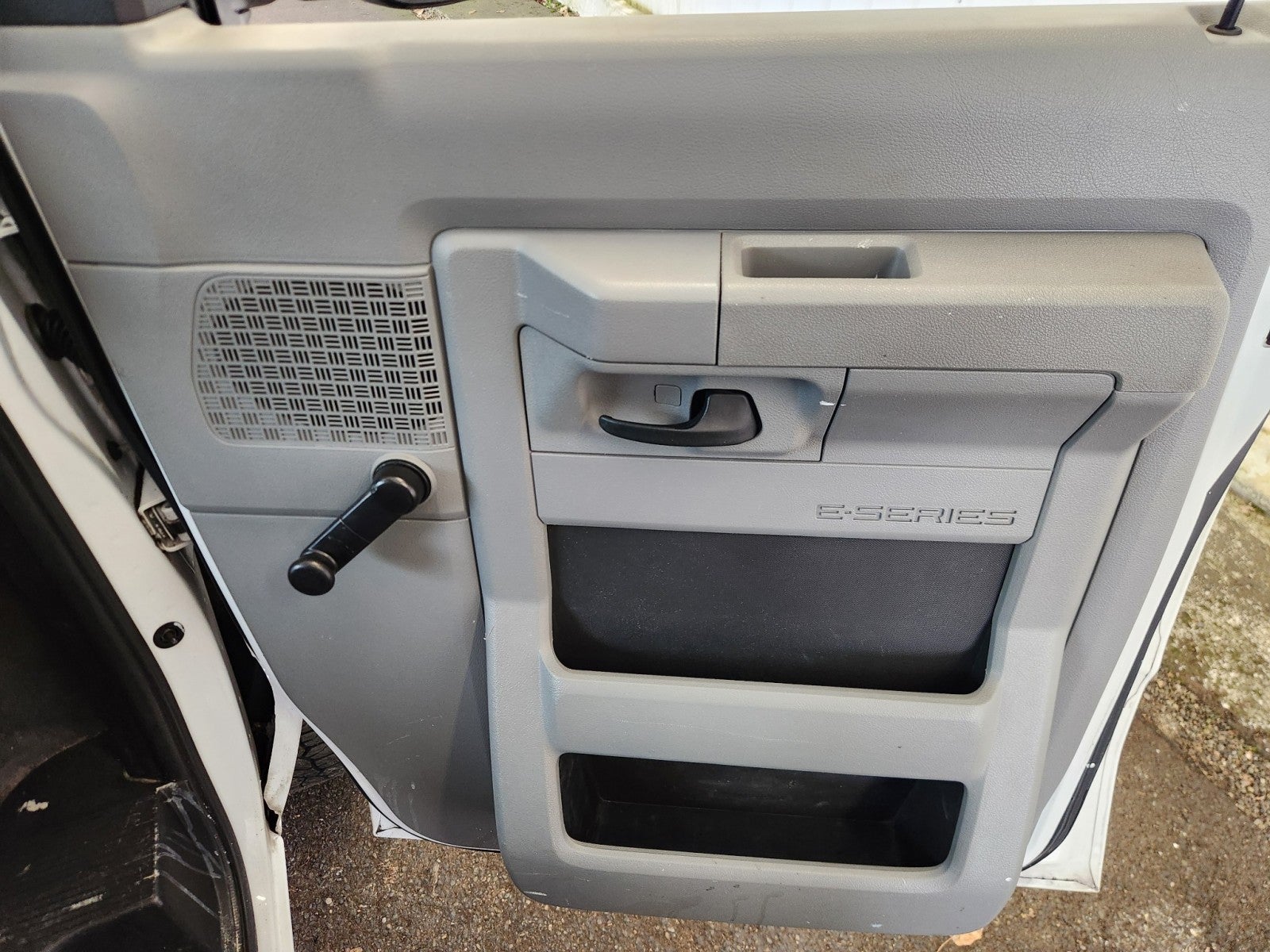 2011 Ford E-350 Econoline Cargo Van