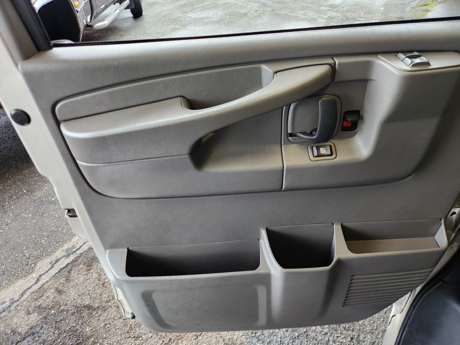 2005 Chevrolet Express Passenger 3500