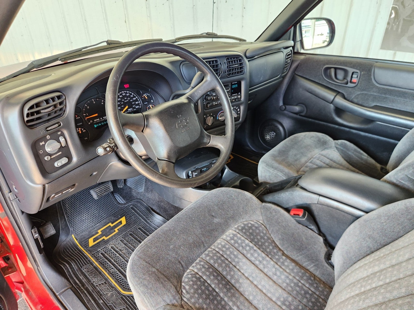 2000 Chevrolet S-10 LS