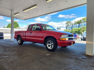 2000 Chevrolet S-10 LS