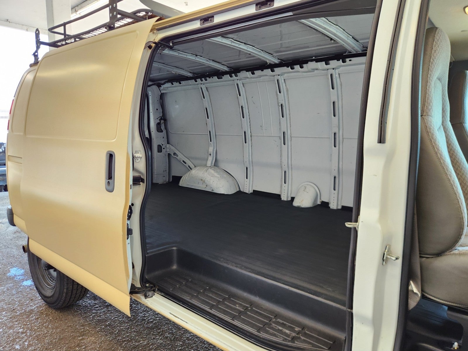 2005 Chevrolet Express 2500 Cargo Van