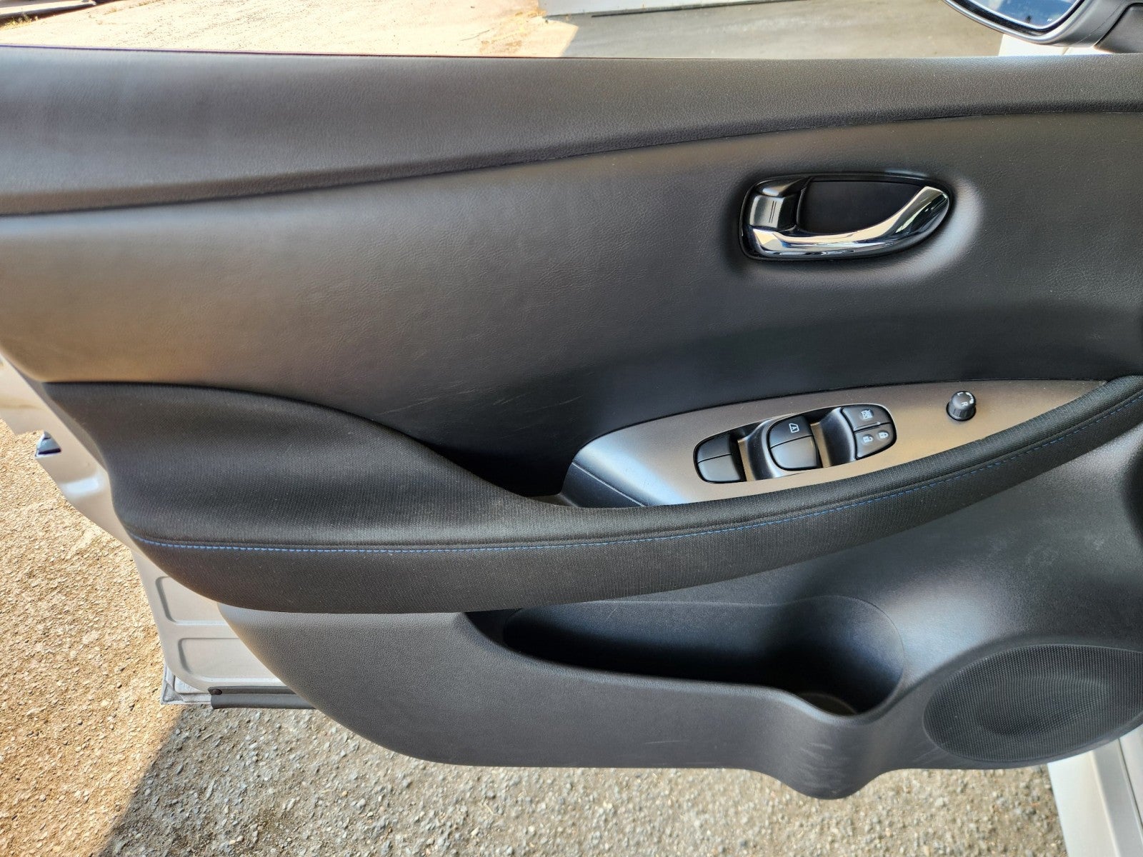 2024 Nissan LEAF S