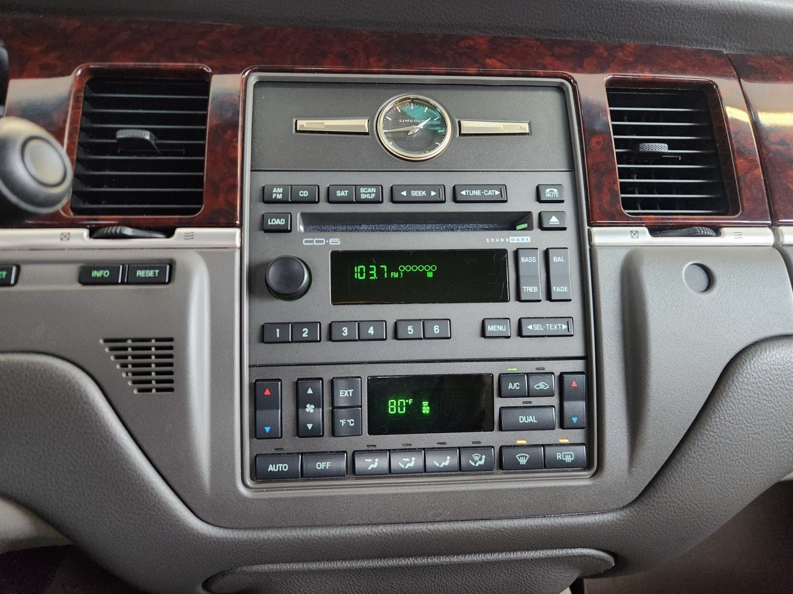 2009 Lincoln Town Car Signature Limited