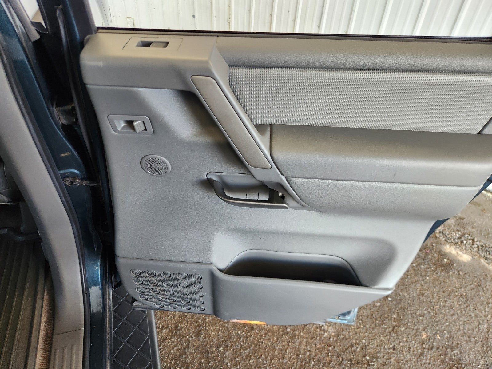 2005 Nissan Armada SE
