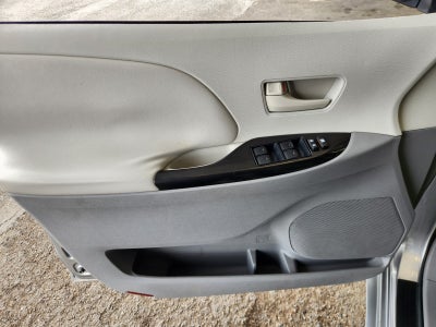 2011 Toyota Sienna 5dr 7-Pass Van I4 FWD (Natl)