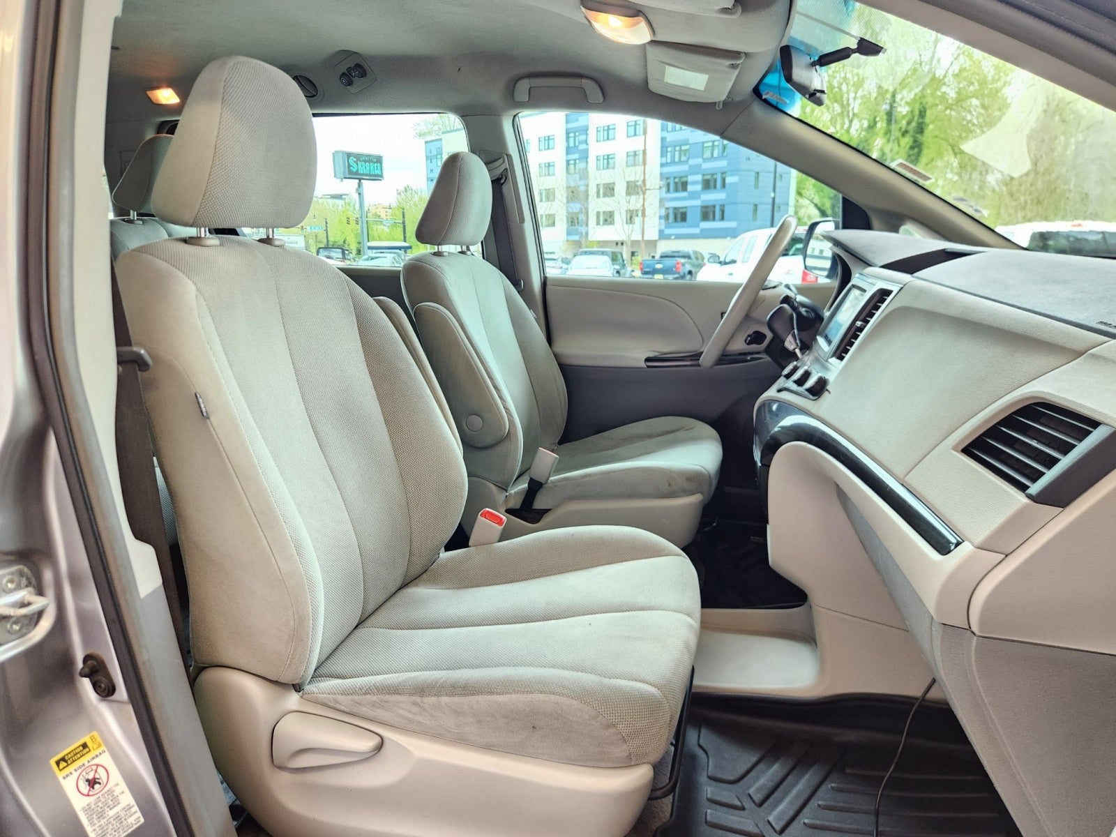 2011 Toyota Sienna 5dr 7-Pass Van I4 FWD (Natl)