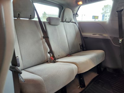2011 Toyota Sienna 5dr 7-Pass Van I4 FWD (Natl)