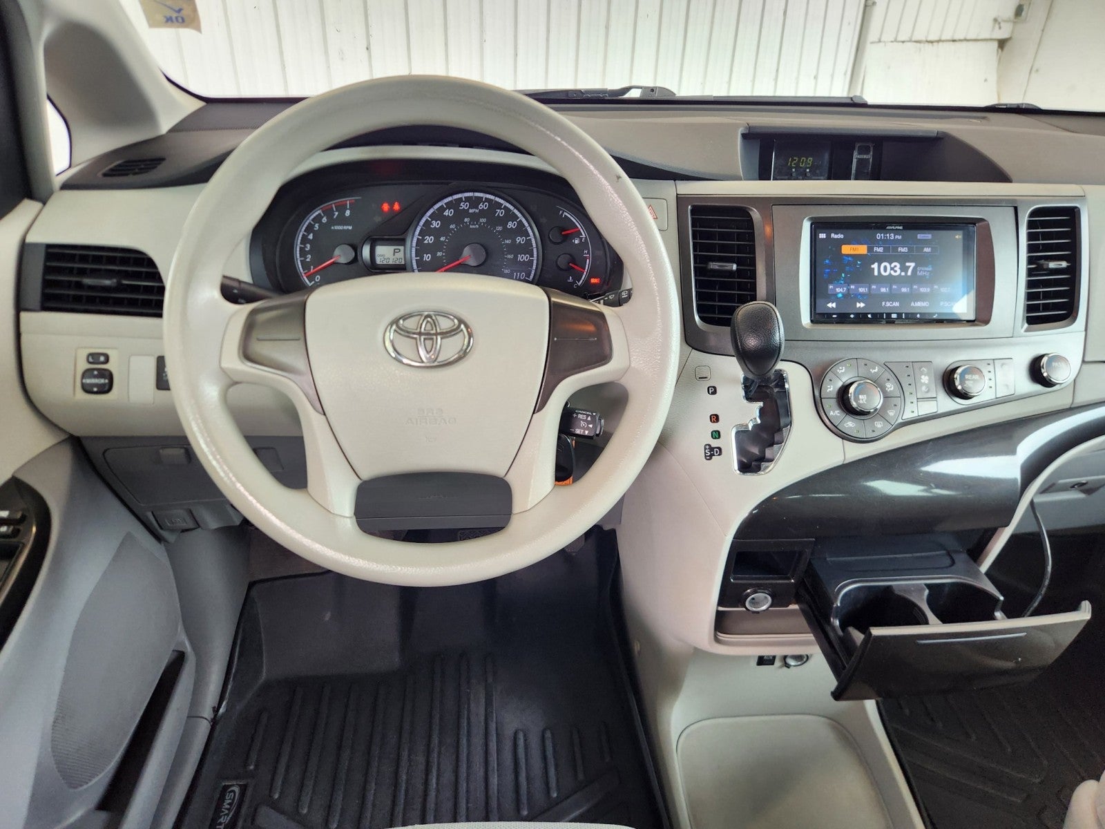 2011 Toyota Sienna 5dr 7-Pass Van I4 FWD (Natl)