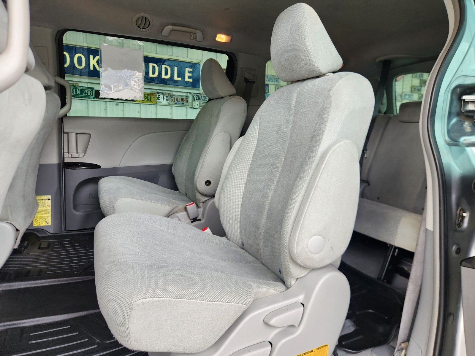 2011 Toyota Sienna 5dr 7-Pass Van I4 FWD (Natl)
