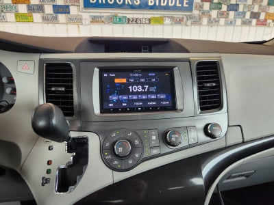 2011 Toyota Sienna 5dr 7-Pass Van I4 FWD (Natl)