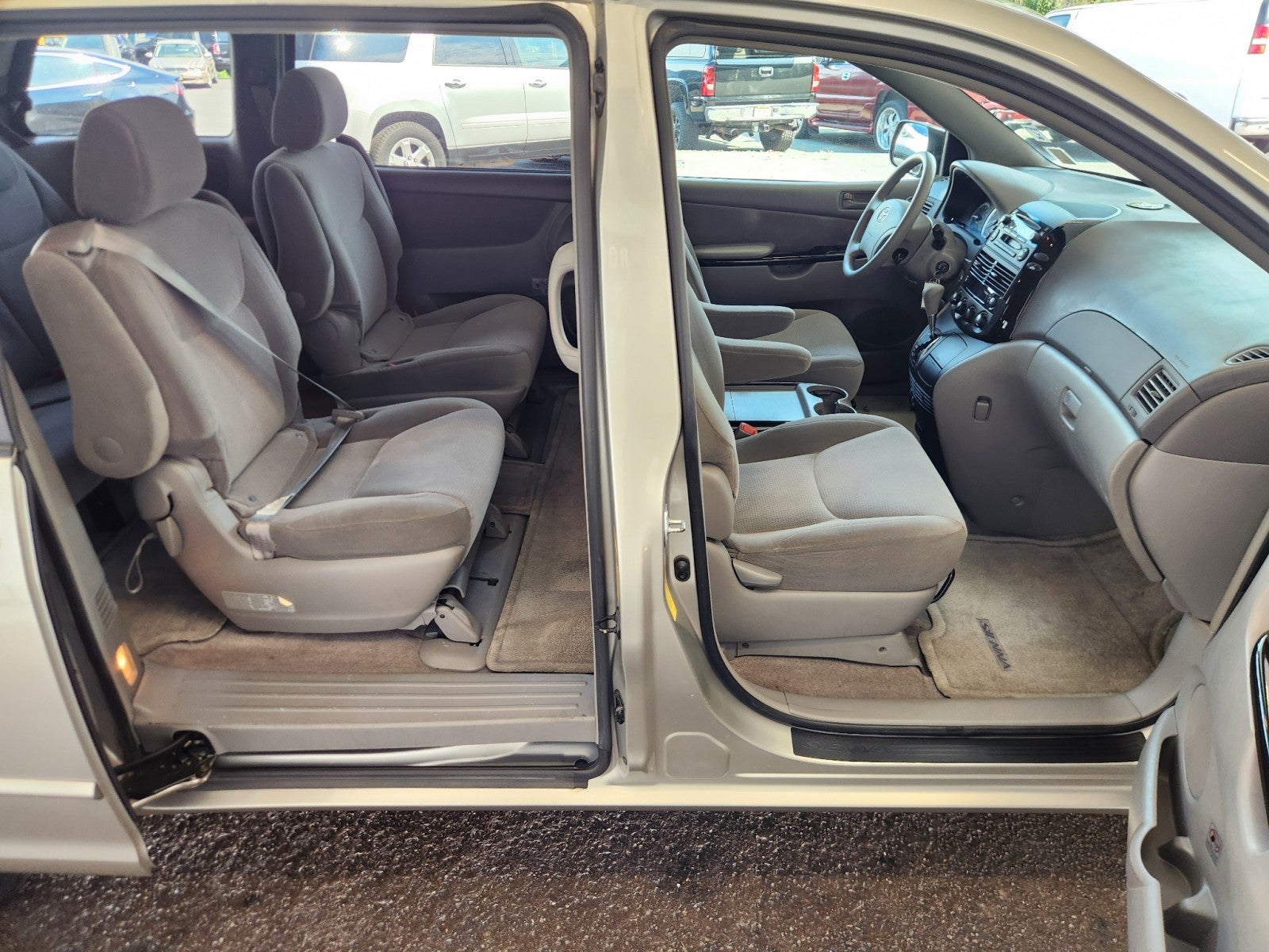 2005 Toyota Sienna LE