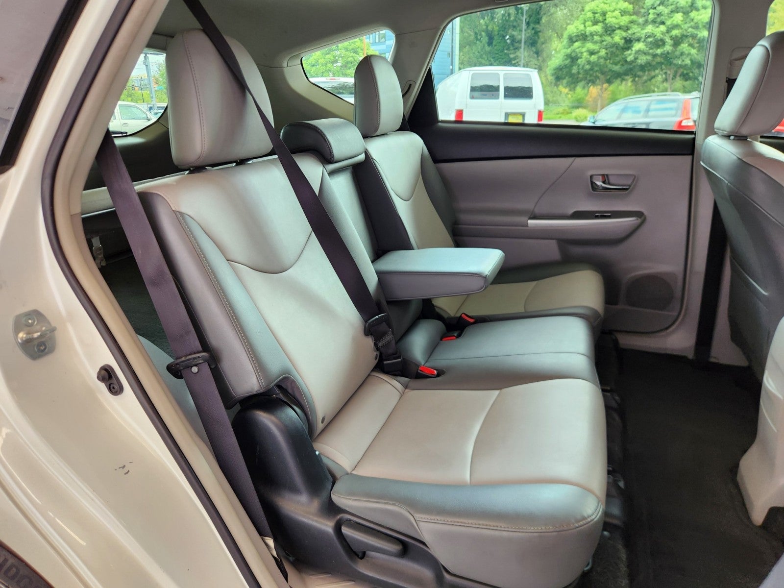 2015 Toyota Prius v Four